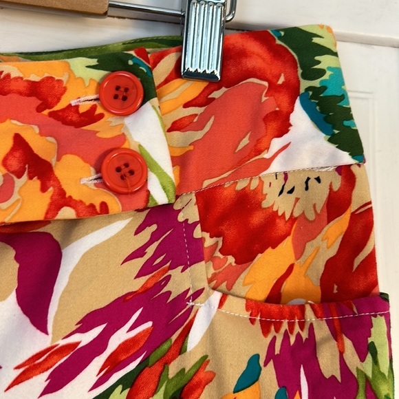 Bandolino Stretch Cropped Flare Chino Bight Floral EUC 12 - Picture 7 of 7